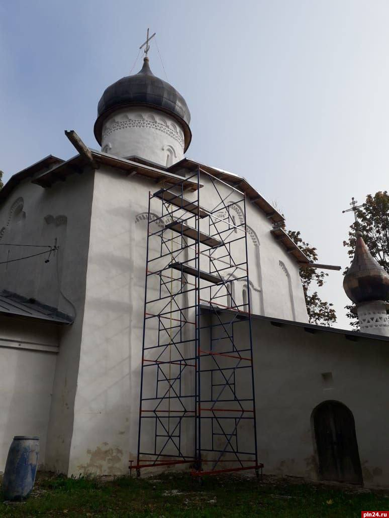 Специалисты приступили к устранению дефектов в церкви Успения в Мелётово