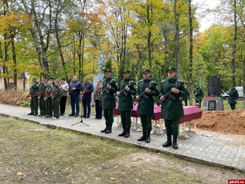 Останки 20 красноармейцев перезахоронили в Палкинском районе