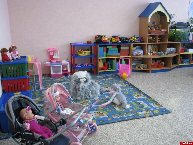 Спрос на работников детских садов в Псковской области вырос почти на 40%
