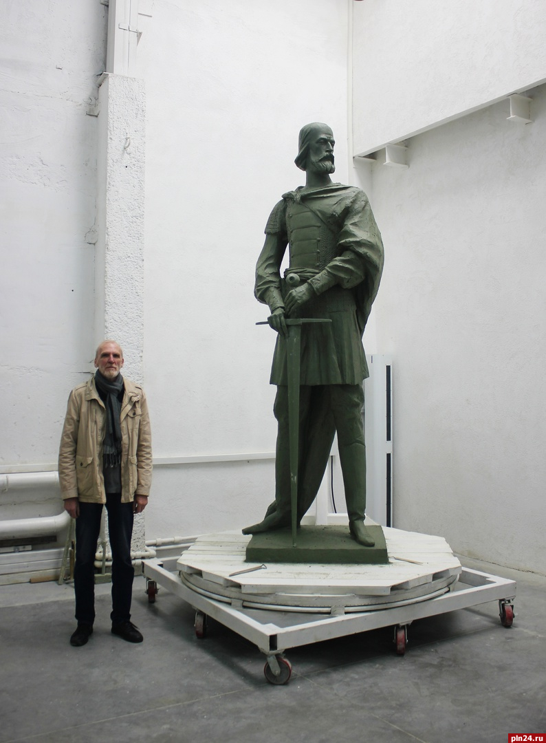 Фотофакт: Модель скульптуры памятника князю Довмонту