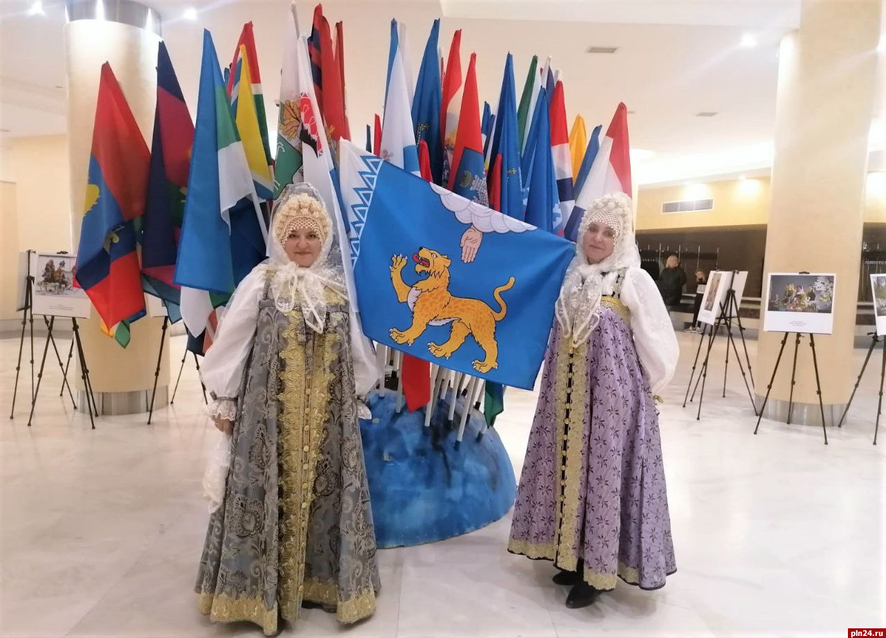 Национальный костюм Псковской области представили на выставке-дефиле в Ханты-Мансийске