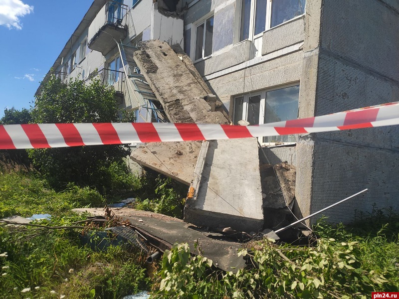 Денежные выплаты получают жильцы дома с рухнувшими балконами в Плюссе