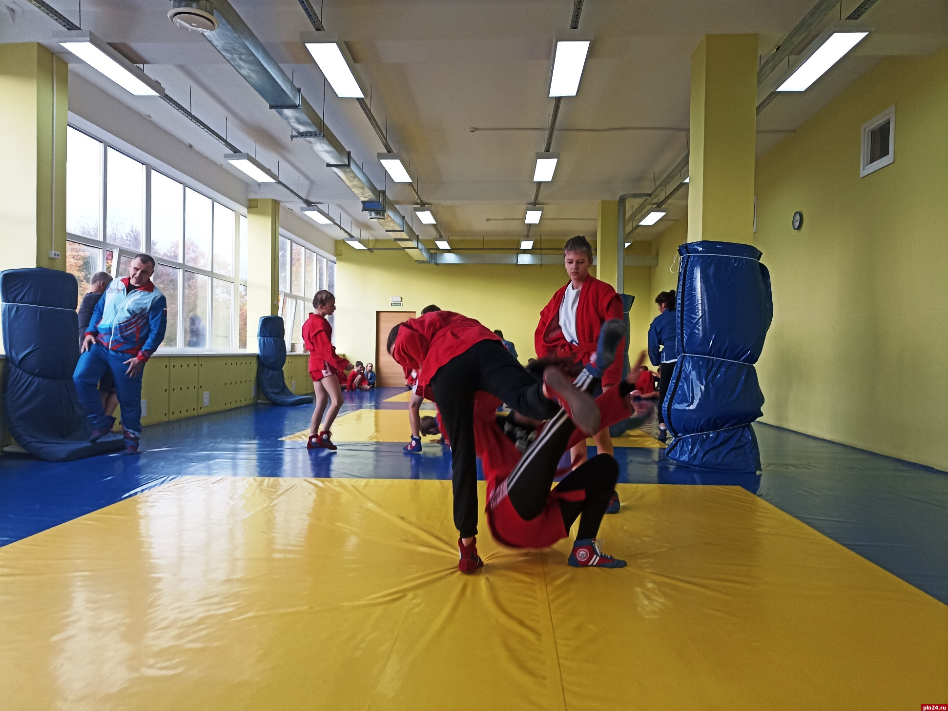Псковичи присоединились к всероссийской тренировке школьников по самбо
