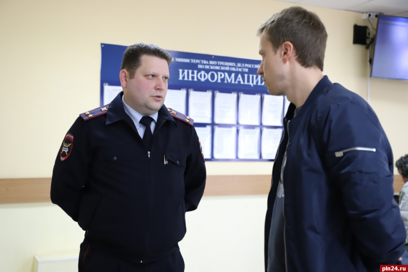 Общественник проверил качество оказания услуг в псковской Госавтоинспекции