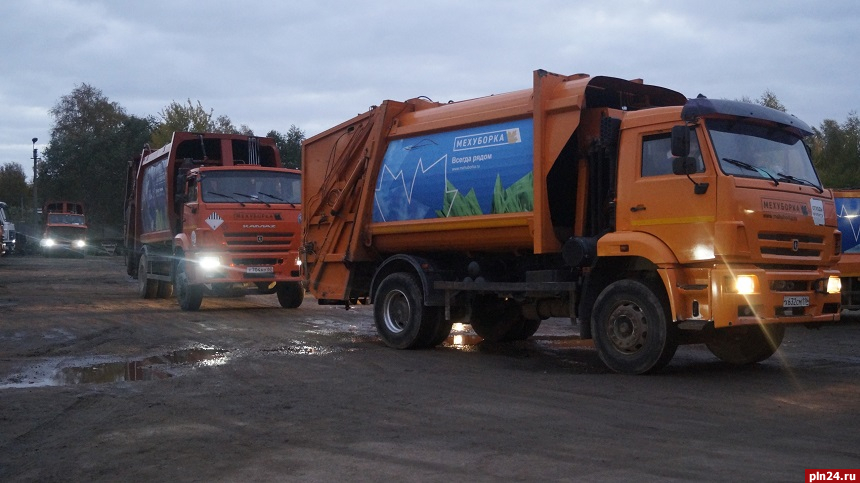 Псковский «Экопром» проверил готовность мусоровозов к осенне-зимнему периоду
