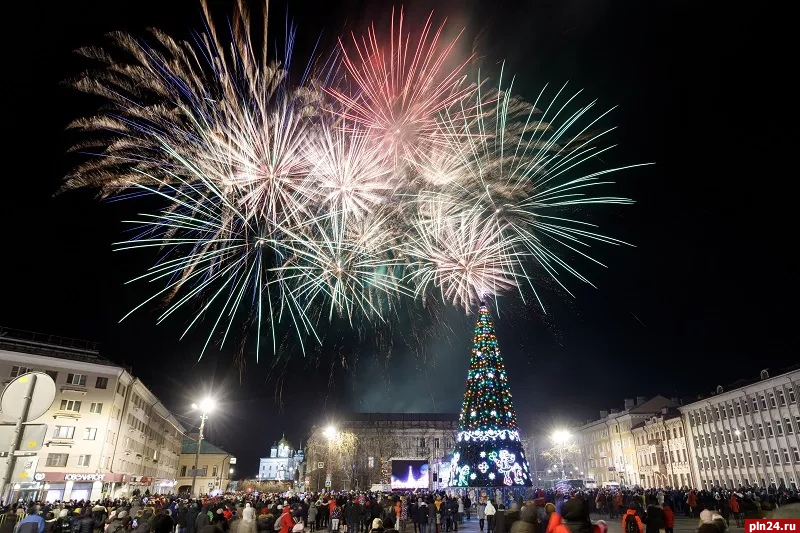 Массовые мероприятия и новогодние корпоративы отменили в ряде городов России