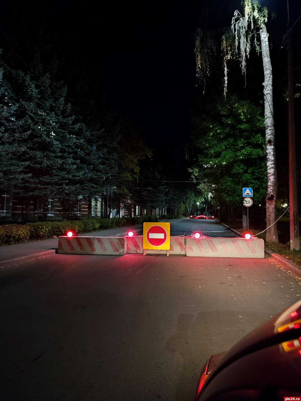 Борис Елкин назвал причины ограничения проезда напротив Дома офицеров в Пскове