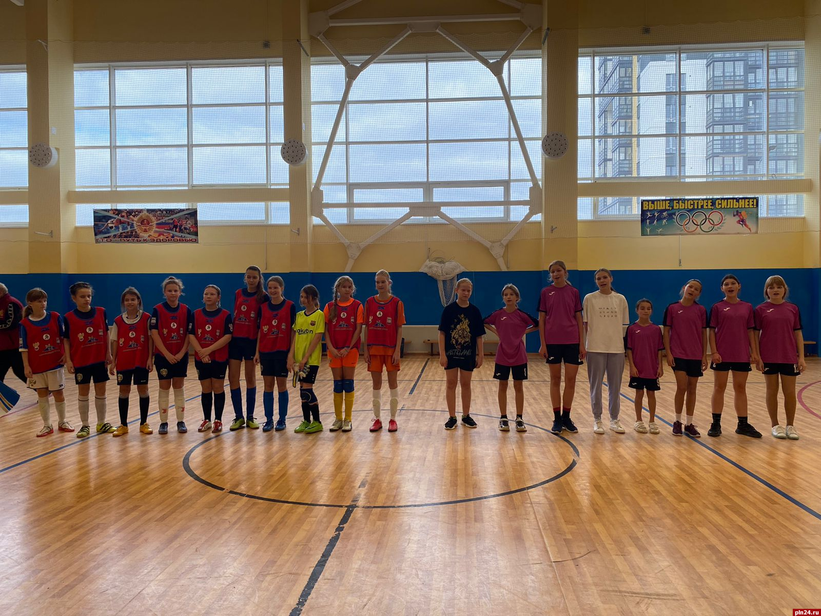 Команда школы №26 завоевала первое место на Первенстве города Пскова по мини-футболу