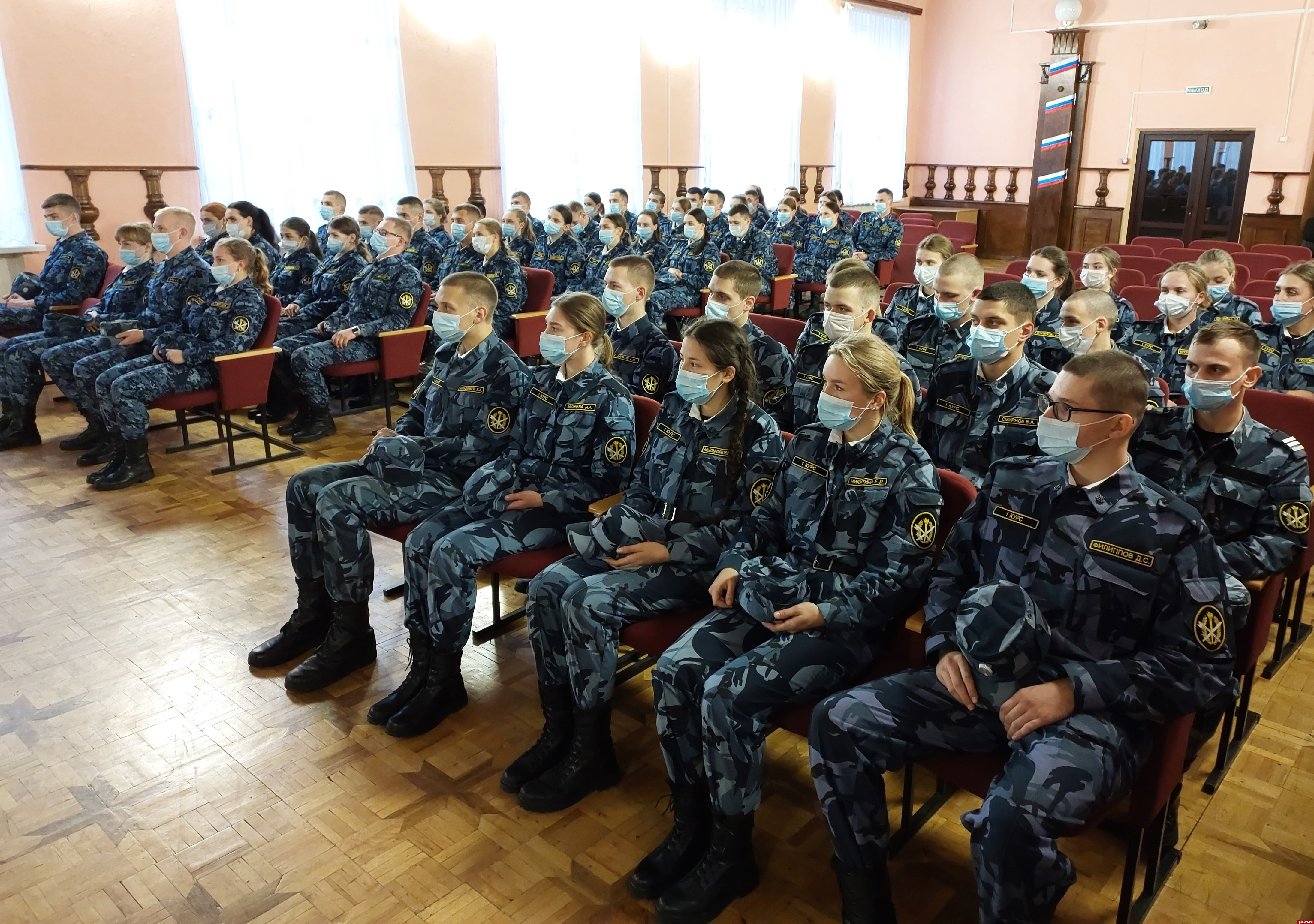 Псковским курсантам рассказали о вреде наркотиков