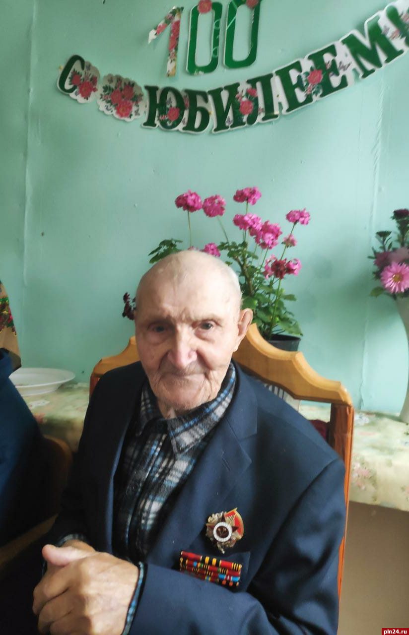 100-летие отметил ветеран в Пыталовском районе