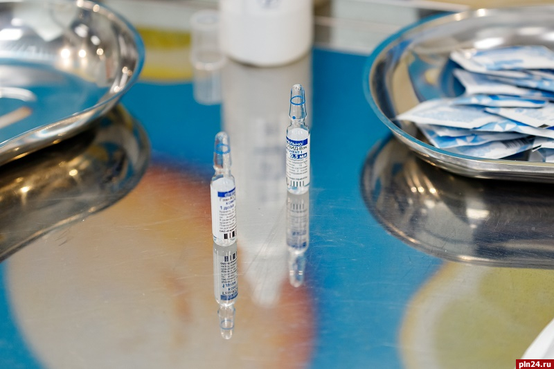 Назальная вакцина от COVID-19 появилась в Псковской области