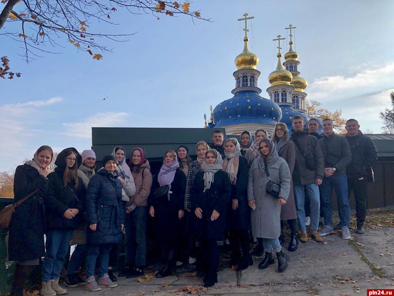 Лучшие курсанты академии ФСИН посетили Псково-Печерский монастырь