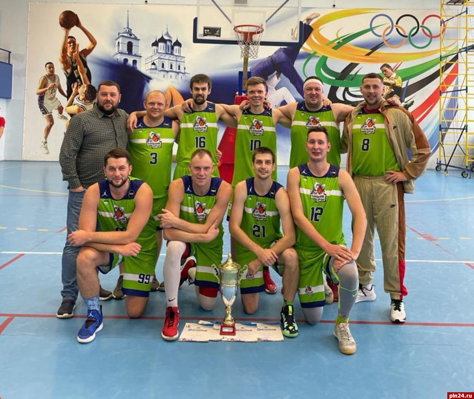 Кубок города по баскетболу разыграли среди мужских команд в Пскове