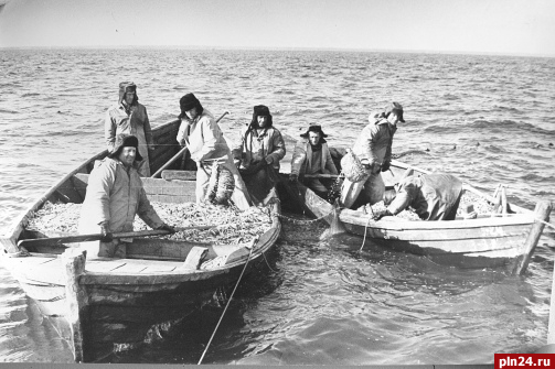 Архивные фотографии талабских рыбаков опубликовали в Сети