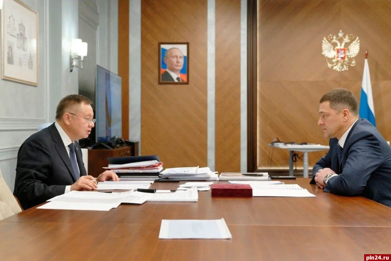 Благоустройство стало ключевой темой рабочей встречи псковского губернатора и главы Минстроя