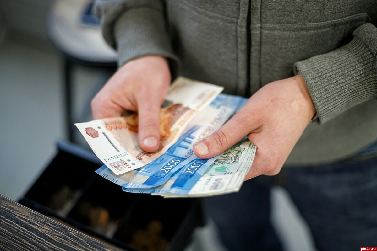 Начальник отделения почты в Острове присвоила почти 80 тысяч рублей