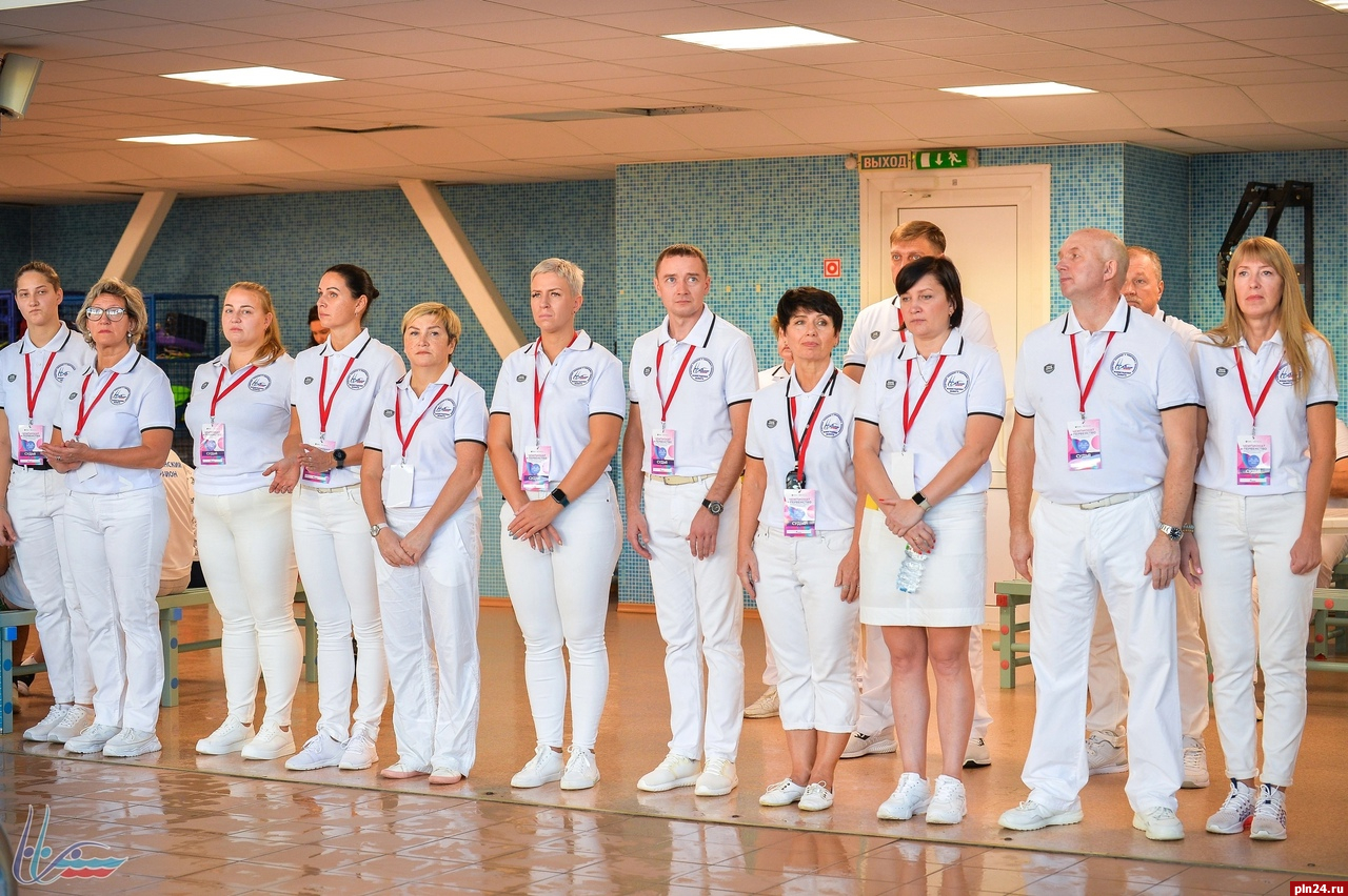 Псковские пловцы привезли более 10 медалей из Ленинградской области