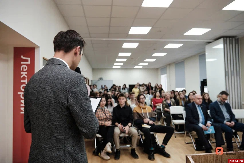 Молодежный форум «С места в карьеру» прошел в Пскове