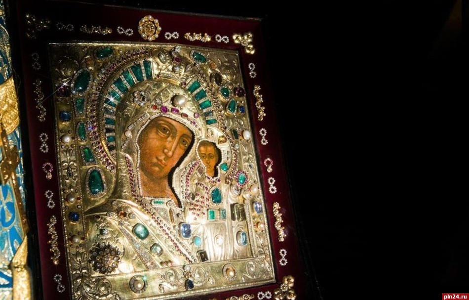 Казанскую икону Божьей матери чтит церковь 4 ноября