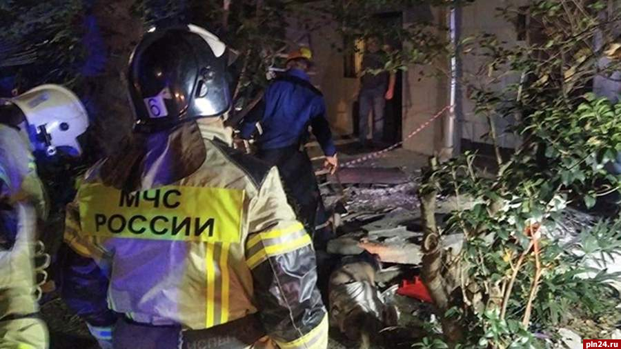 Два человека погибли при обрушении балкона пятиэтажного дома в Сочи