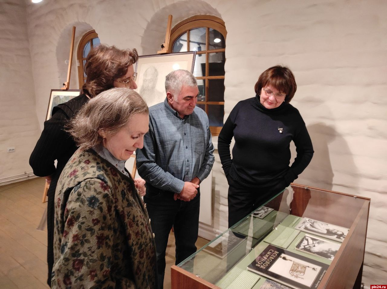 Дочь Всеволода Смирнова оценила посвященную 100-летию реставратора выставку в Пскове