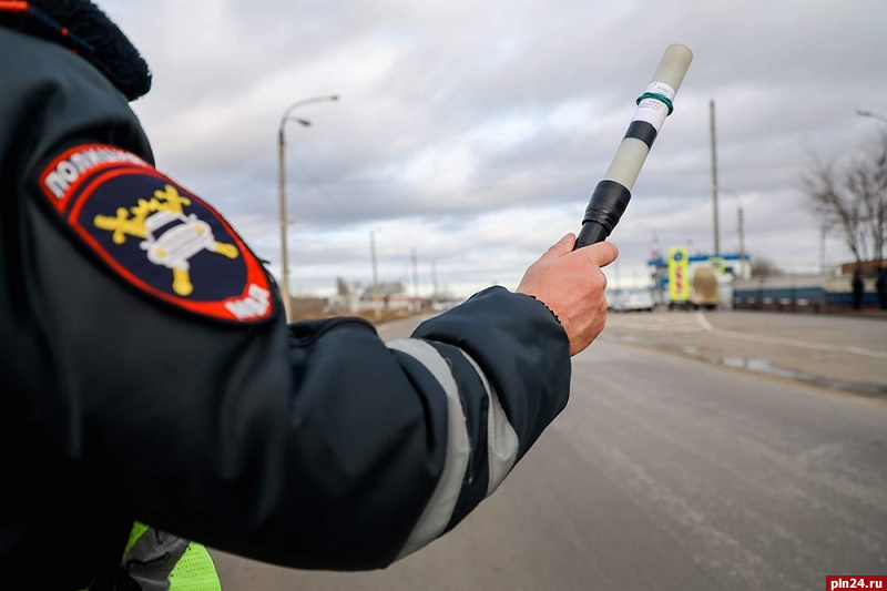 60 правонарушений в области безопасности дорожного движения выявили в Псковском районе