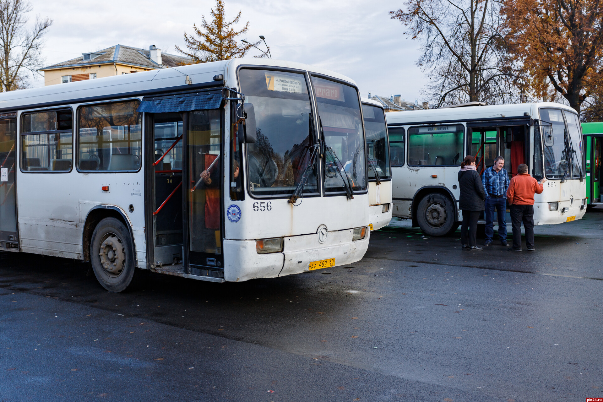 Более 50 несоответствующих нормам пассажирских транспортных средств выявили в Пскове