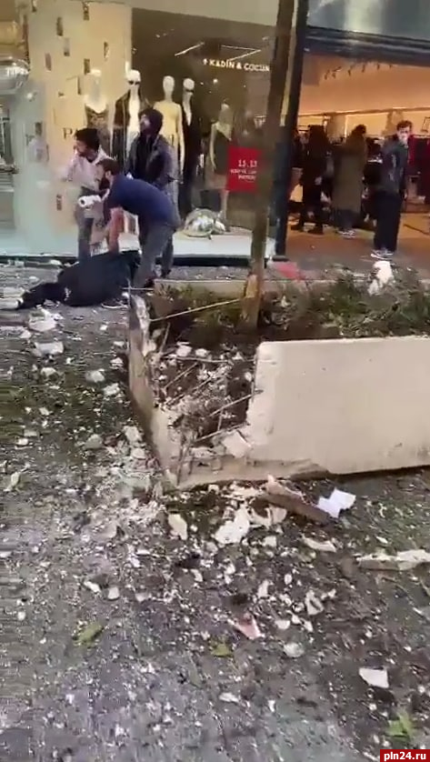 36 человек пострадали и пять погибли в результате взрыва на главной пешеходной улице Стамбула