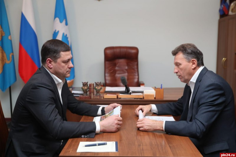 Губернатор призвал руководство Новосокольнического района чаще пользоваться внебюджетным финансированием проектов