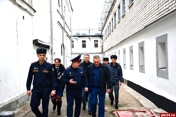 Первый заместитель прокурора Псковской области и общественники посетили СИЗО-1