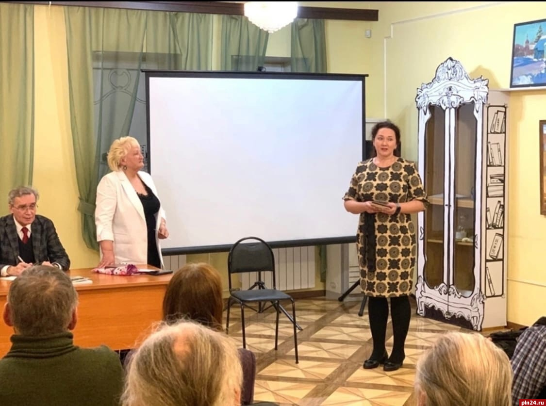 Союзы писателей России и Белоруссии наградили медалью заведующую псковской библиотекой