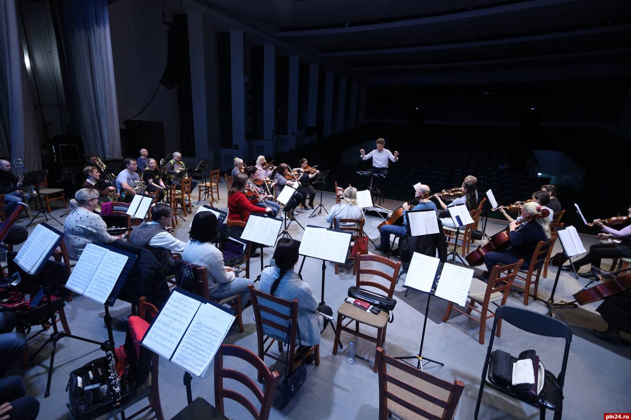 Репетиция концерта «Юные дарования Псковщины» проходит в Пскове. ФОТО