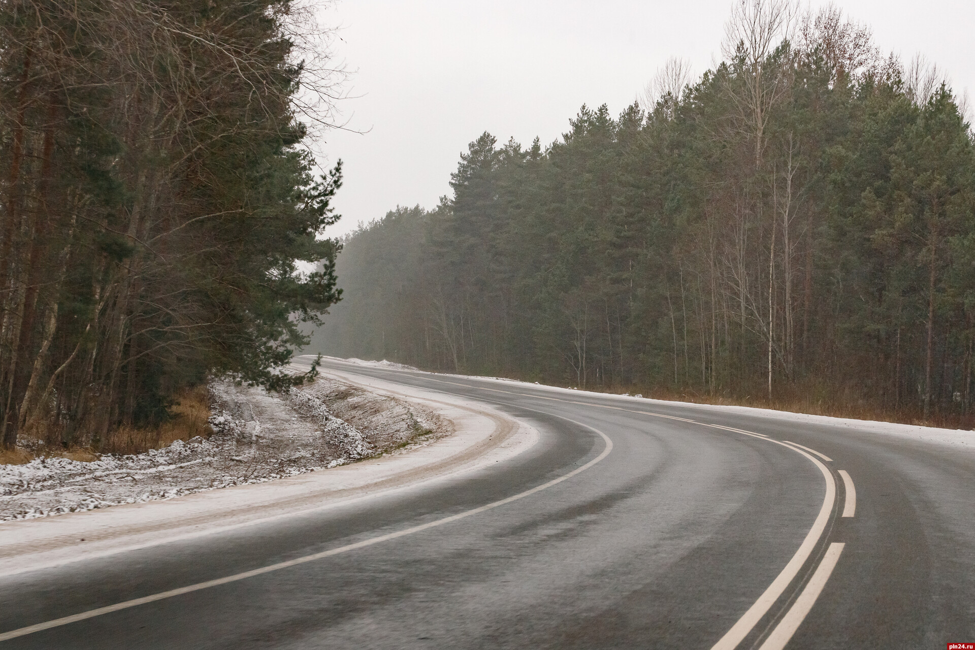 «Вот новый поворот»: как реализуют нацпроект «Безопасные качественные дороги» в Псковской области?