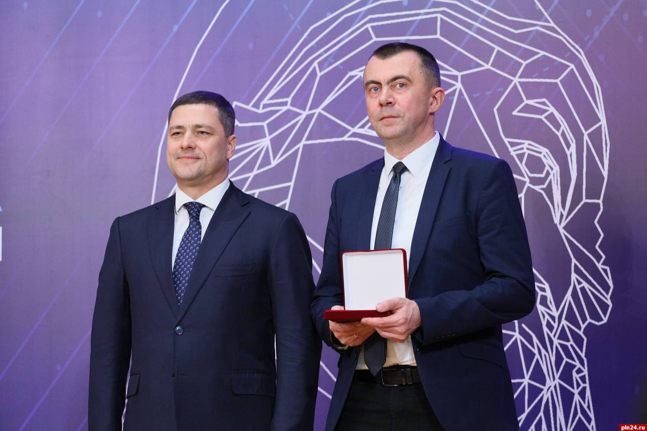 Главный редактор ПЛН Александр Савенко удостоен высшей журналистской награды региона 