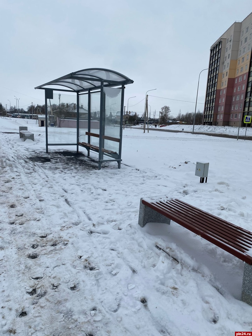 Автобусные остановки установили на улице Кузбасской Дивизии в Пскове