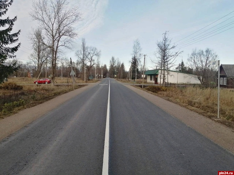 Более 9 км автодороги ввели в эксплуатацию в Дновском районе