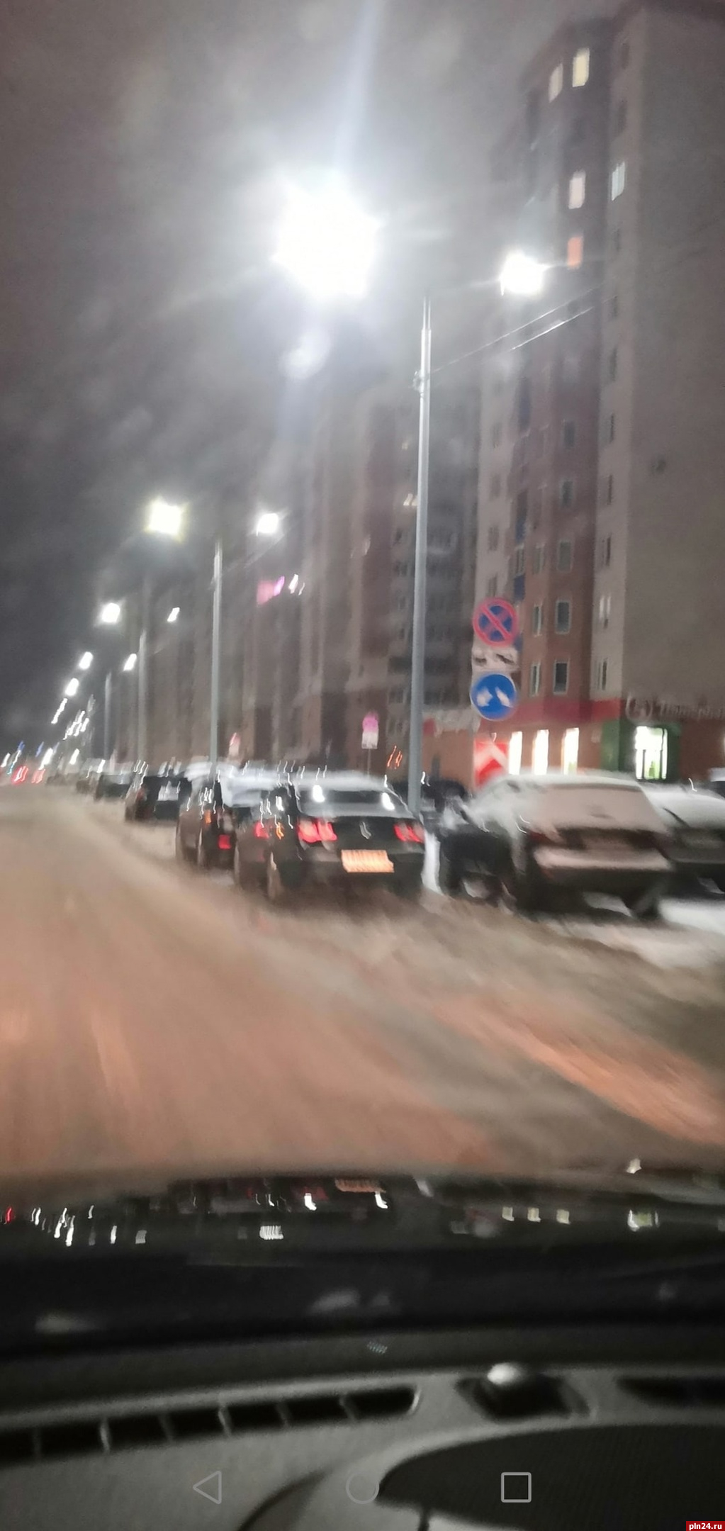 Горожанин возмутился числу нарушений правил парковки в Пскове