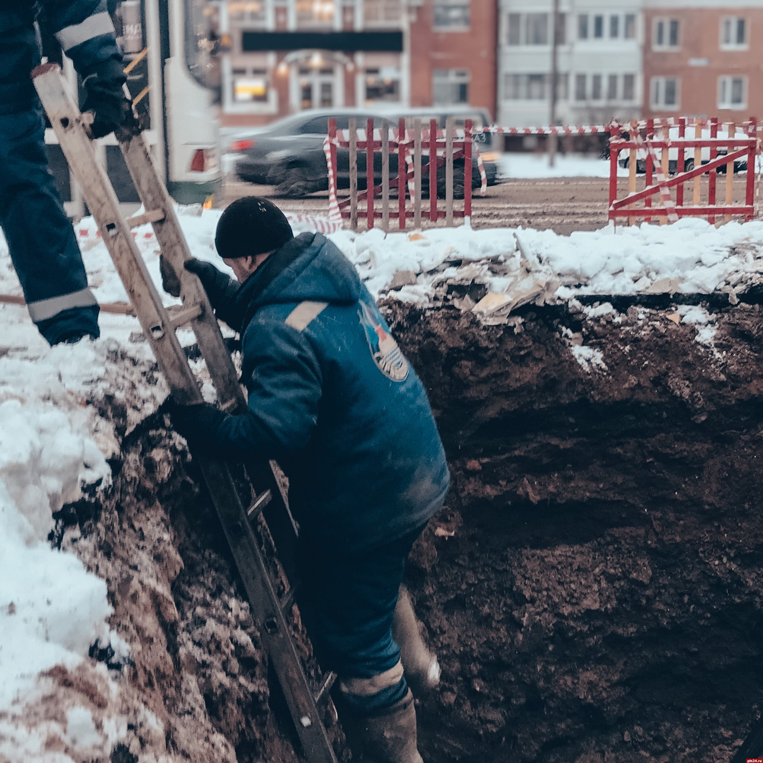 Горводоканал фото Псков. Порыв трубопровода завод. Горводоканал Смоленск. Горводоканал Псков новости.