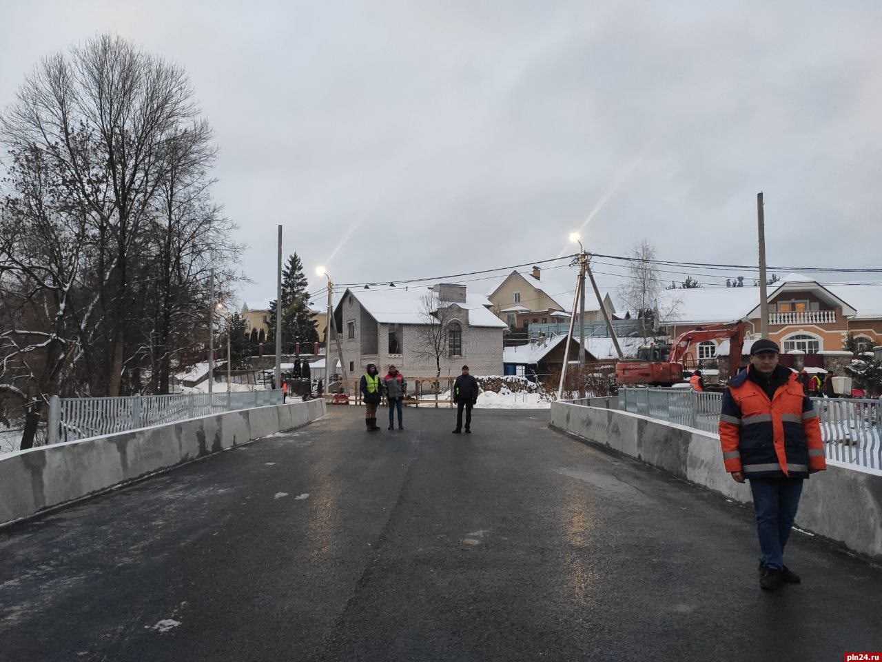 Мост через реку Милевку в Пскове планируют открыть через две недели