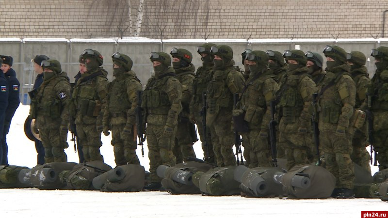 Очередная группа мобилизованных после спецподготовки в Псковской области отправилась в зону СВО