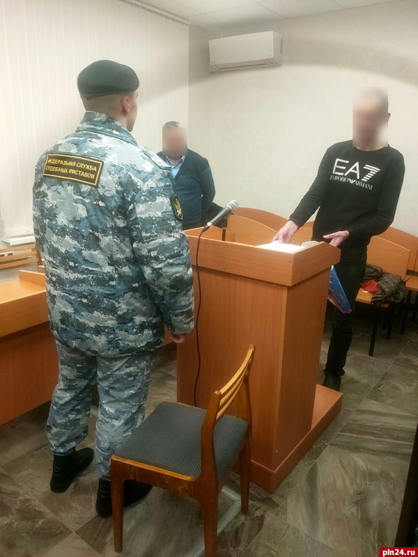 Псковские приставы доставили обвиняемого в архангельский суд