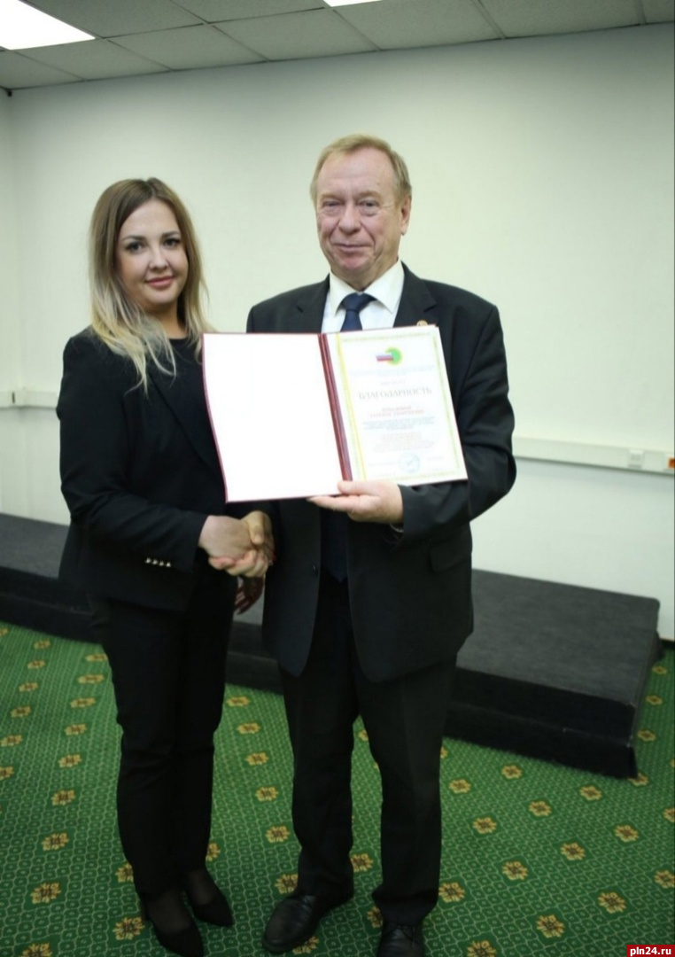 Главу псковского профсоюза работников госучреждений наградили столичные коллеги