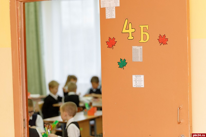 Свыше 50 классов в псковских школах закрыли на карантин