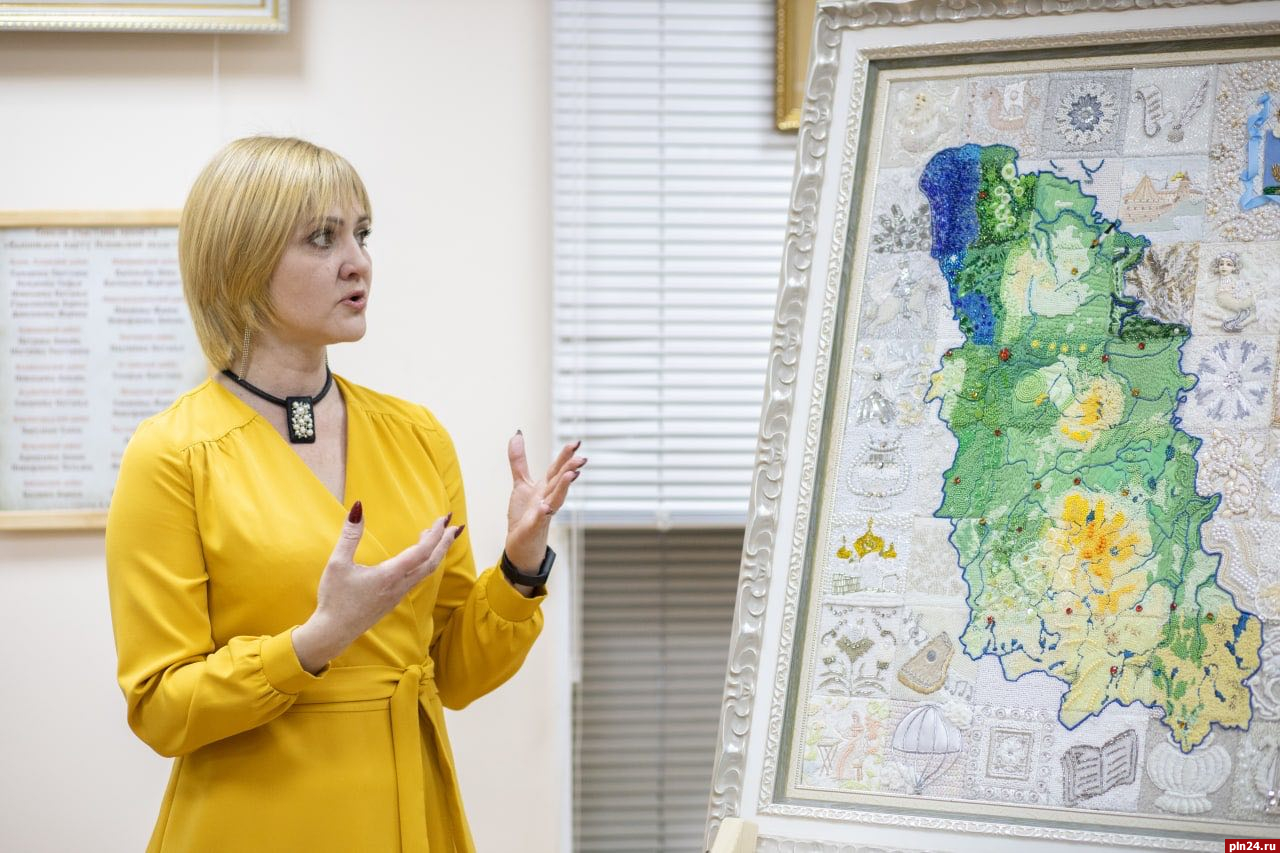 Вышитую карту региона представили в Пскове. ФОТО