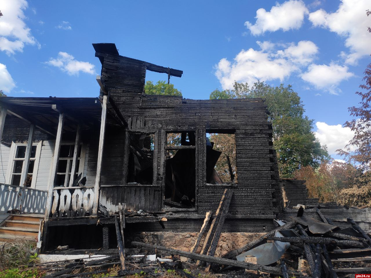 Продолжается следствие по факту пожара в усадьбе Римского-Корсакова в Любенске