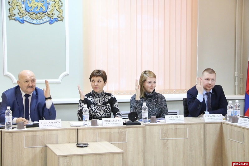Поправки в проект бюджета города на 2023 год обсудили в Пскове