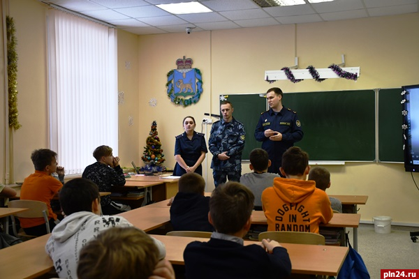 Сотрудники псковского УФСИН провели профилактическую беседу с подростками из школы-интерната