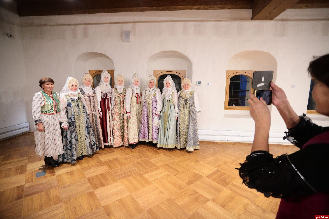 Народный костюм Забайкальского края представили в Поганкиных палатах Пскова