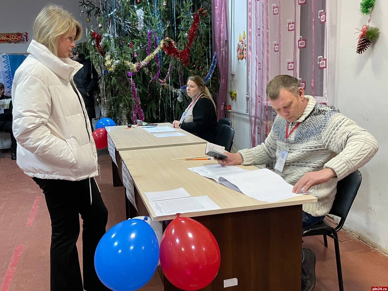 Начался второй день голосования на выборах главы Пушкиногорского района