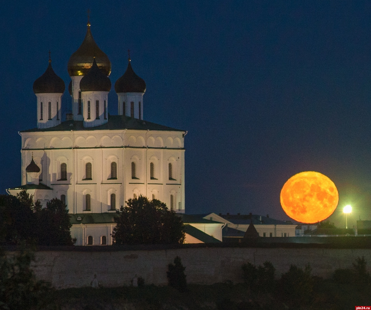 Псковский фотограф опубликовал 10 своих наиболее удачных астроснимков 2022 года